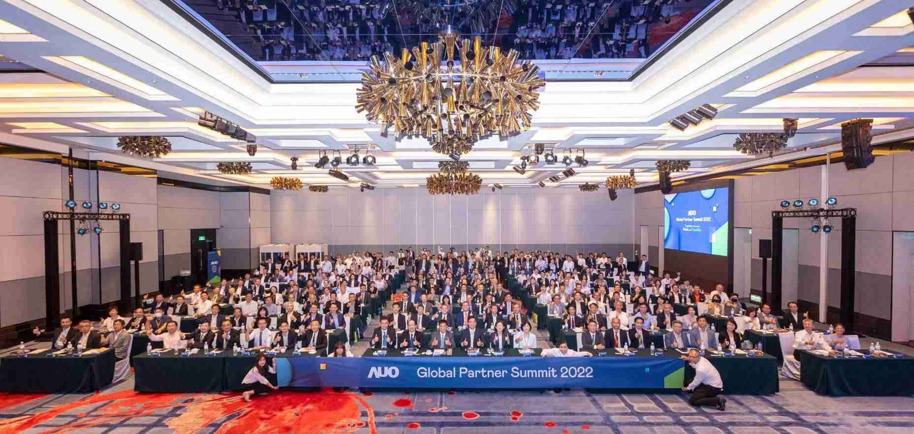 友達推動「安心、、、、創新、、、用心、、同心、、盡心」五星職旅，，，，為菲籍員工打造全方位照護，，，首度贏得「人權實踐與發展領袖獎」殊榮