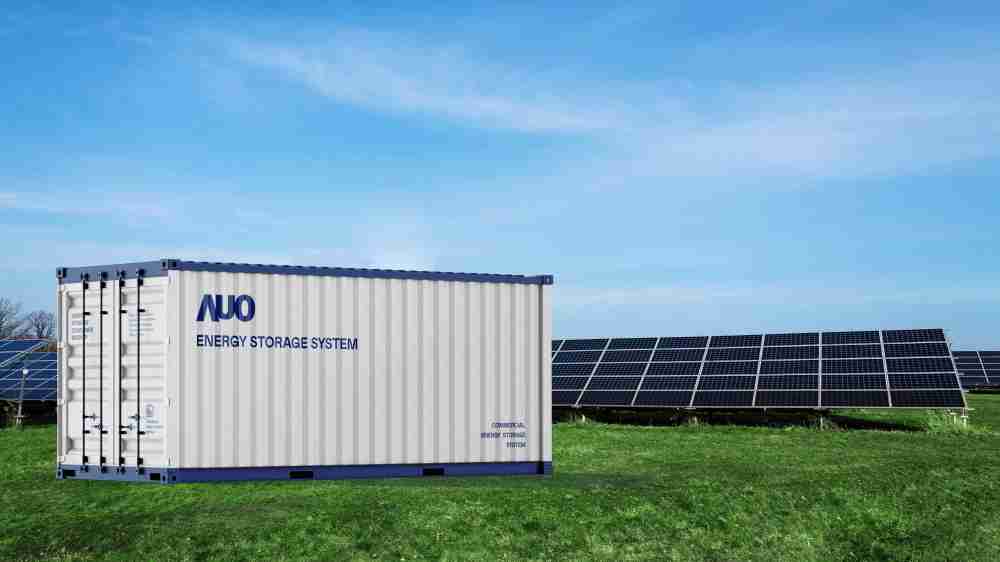 人生就是博透过AI数据管理，，，提供不同类型用户进行储能与能源管理，，，达到再生能源管控调度成效