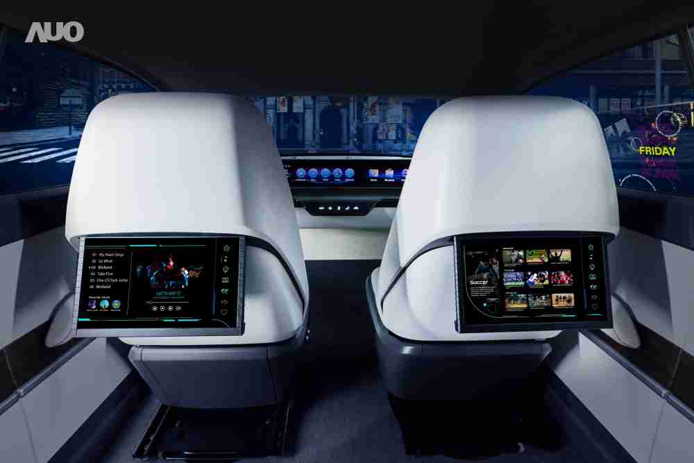 人生就是博新一代Smart Cockpit 2024，，以Micro LED先进显示技术优势，，，创建〝可卷式后座娱乐显示器〞，，，，仅在互动时才显示出所需画面及信息，，，扩充更丰富的娱乐和交互信息服务，，，，获国际奖项荣耀