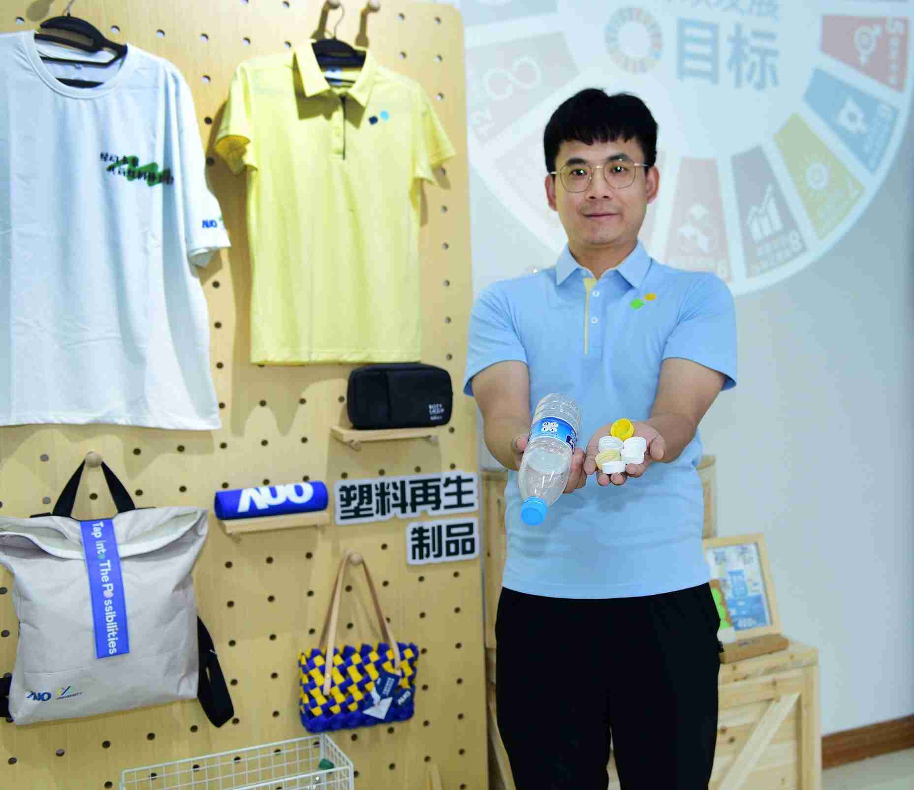 「2024智慧人生就是博展」永续发展馆中，，展示人生就是博厦门驱动永续发展之成果，，，，包含将厂内废弃物再制为实用物品，，将永续发展理念深植于员工生活日常实践