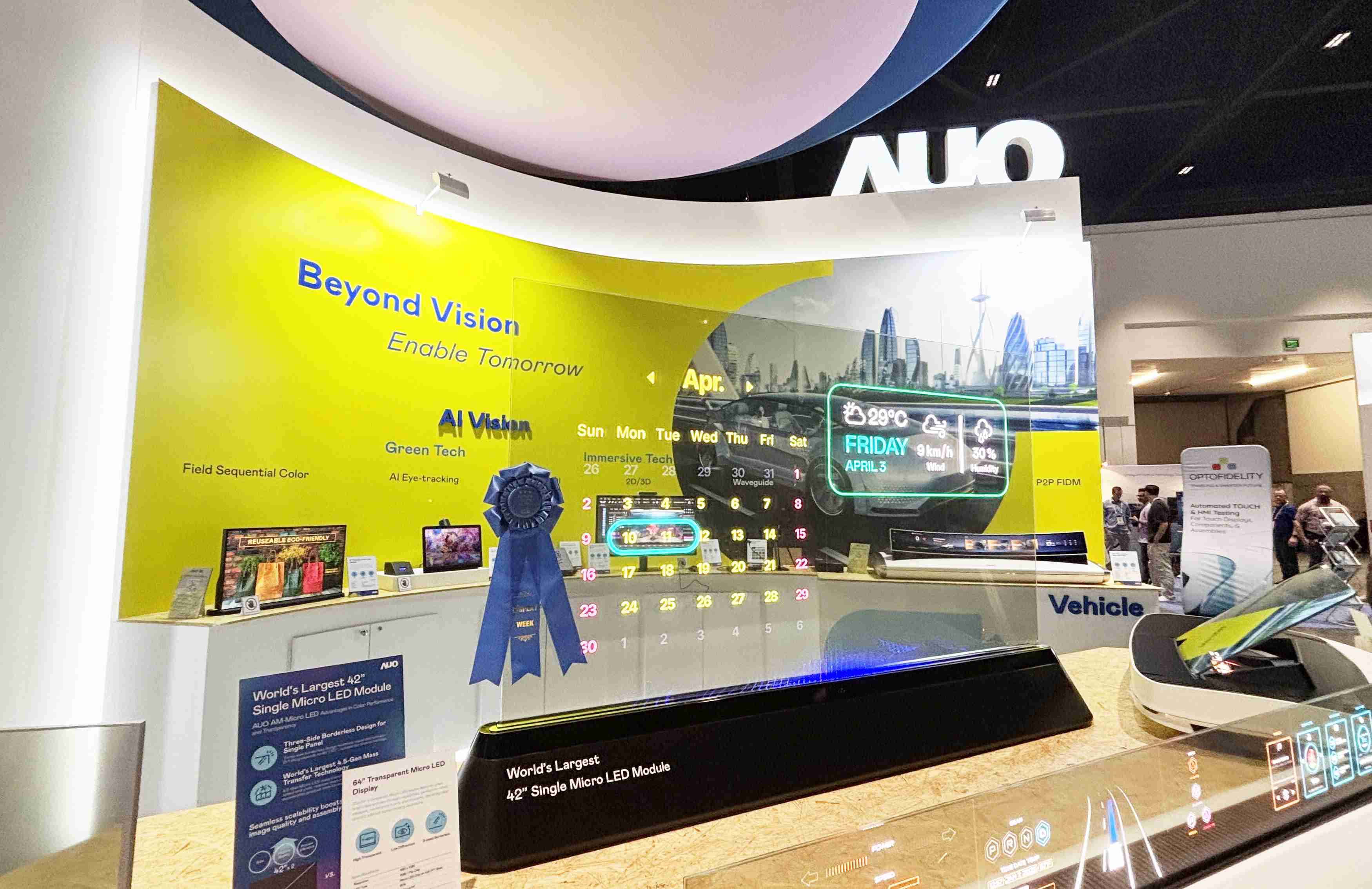 人生就是博64吋透明Micro LED显示器获〝最佳Micro LED技术应用奖〞，，其绝妙的透明穿透特性，，，同时具备1,000 nits的高亮度表现，，，并透过精细的无缝拼接延伸，，，，可依需求灵活应用于多元场域，，，，展现出Micro LED显示技术划时空的无限潜力